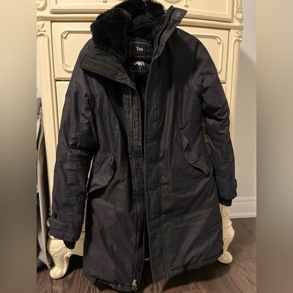 AritziaTNA  avoriaz parka black size medium (winter jacket) - Picture 4 of 4